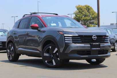 New 2025 Nissan Kicks SR w/ SR Premium Package