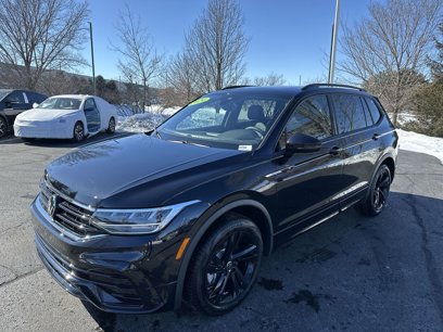 New 2024 Volkswagen Tiguan SE R-Line