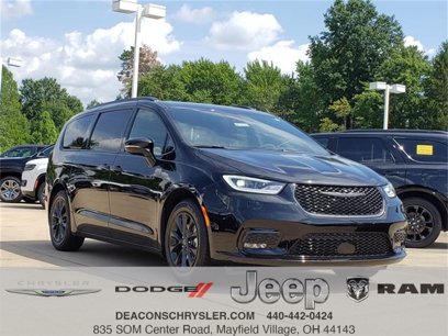 New 2025 Chrysler Pacifica Select w/ Fav Edition Package