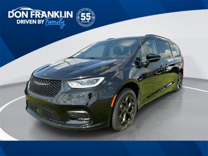 New 2025 Chrysler Pacifica Premium