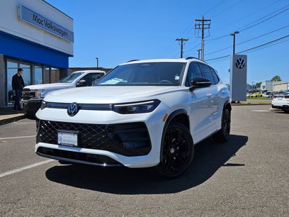 New 2025 Volkswagen Tiguan SE R-Line