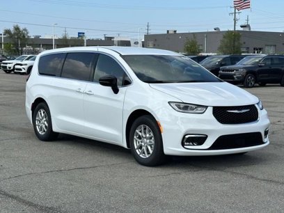 New 2025 Chrysler Pacifica Select