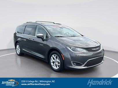 Used 2017 Chrysler Pacifica Limited w/ UConnect Theater Package