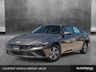 New 2025 Hyundai Elantra SE