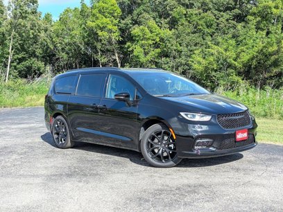 New 2025 Chrysler Pacifica Limited