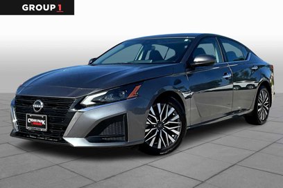 Used 2023 Nissan Altima 2.5 SV w/ SV Premium Package