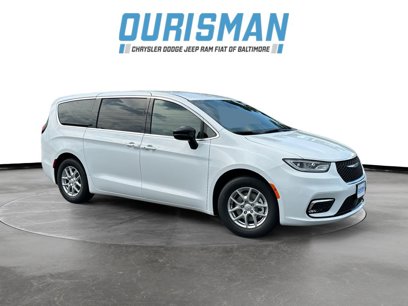 New 2025 Chrysler Pacifica Select