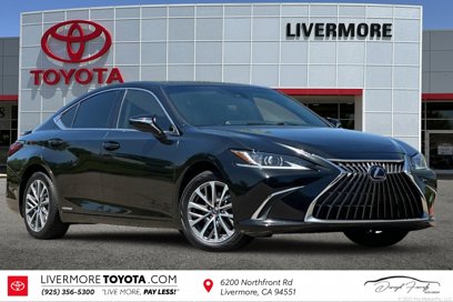 Used 2022 Lexus ES 300h w/ Accessory Package 2