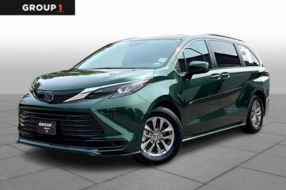 Used 2024 Toyota Sienna LE