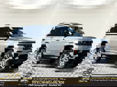New 2025 Jeep Grand Cherokee Laredo w/ Luxury Tech Group I