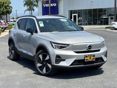 New 2025 Volvo EX40 Core w/ Climate Package