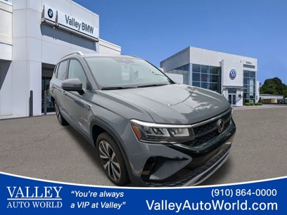 Used 2023 Volkswagen Taos SE w/ Panoramic Sunroof Package
