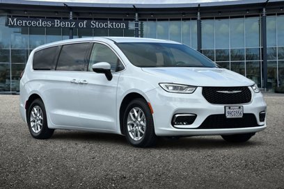Used 2023 Chrysler Pacifica Touring-L