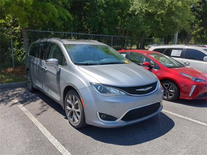 Used 2020 Chrysler Pacifica Limited w/ Tire & Wheel Group