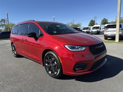 New 2025 Chrysler Pacifica Limited