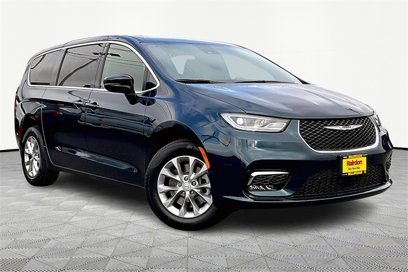 New 2025 Chrysler Pacifica Select