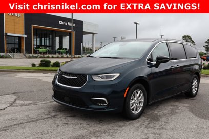 New 2025 Chrysler Pacifica Select w/ Uconnect Theater Family Group