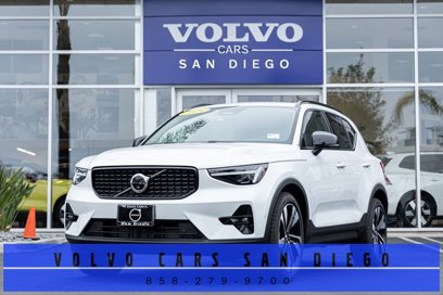 New 2025 Volvo XC40 B5 Plus w/ Climate Package