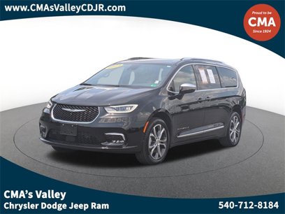 Certified 2025 Chrysler Pacifica Pinnacle w/ Trailer Tow Group