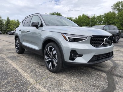 New 2025 Volvo XC40 B5 Plus w/ Protection Package Premier