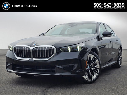 New 2025 BMW 530i xDrive w/ Premium Package