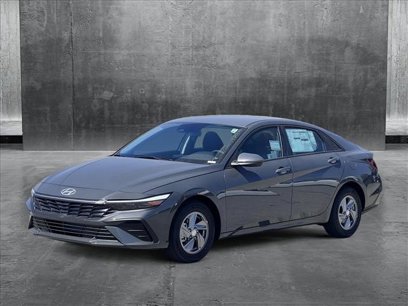 New 2025 Hyundai Elantra SE