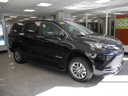 Used 2025 Toyota Sienna LE