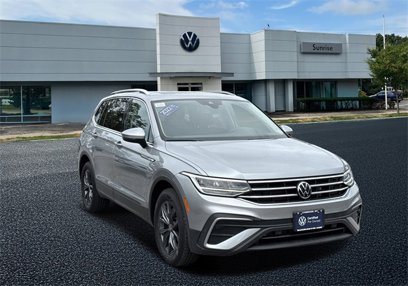 Certified 2022 Volkswagen Tiguan SE w/ Panoramic Sunroof Package