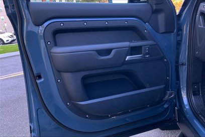 New 2025 Land Rover Defender 110 X-Dynamic SE