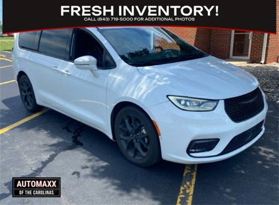 Used 2022 Chrysler Pacifica Limited w/ S Appearance Package