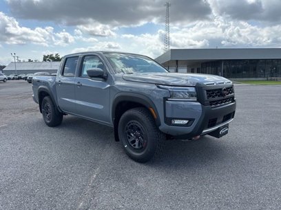 New 2025 Nissan Frontier PRO-4X w/ Pro Convenience Package
