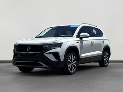 Certified 2024 Volkswagen Taos SE w/ Panoramic Sunroof Package