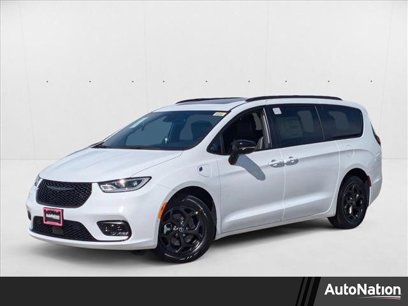 New 2025 Chrysler Pacifica Premium