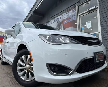 Used 2018 Chrysler Pacifica Touring-L w/ Advanced Safetytec Group