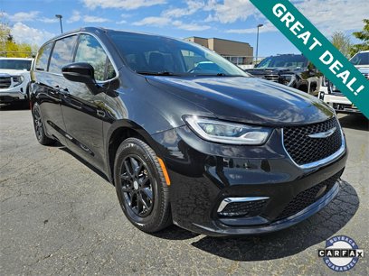 Used 2023 Chrysler Pacifica Touring-L