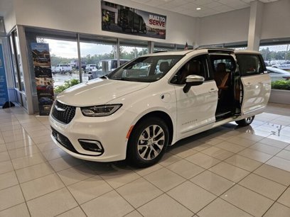 New 2025 Chrysler Pacifica Pinnacle