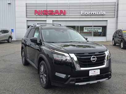 New 2025 Nissan Pathfinder SL w/ SL Premium Package