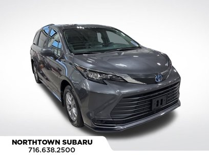 Used 2025 Toyota Sienna LE w/ LE Plus Package