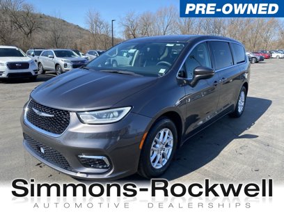 Used 2023 Chrysler Pacifica Touring-L