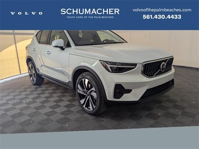 New 2025 Volvo XC40 B5 Core w/ Protection Package