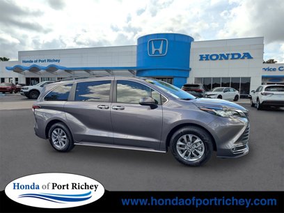 Used 2022 Toyota Sienna XLE