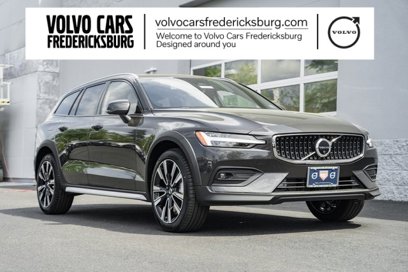New 2025 Volvo V60 B5 Cross Country Ultra w/ Protection Package Premier