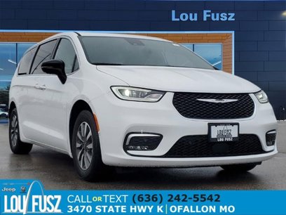 New 2025 Chrysler Pacifica Select