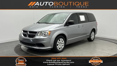 Used 2018 Dodge Grand Caravan SE w/ UConnect Hands-Free Group