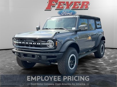 New 2024 Ford Bronco Outer Banks w/ Sasquatch Package