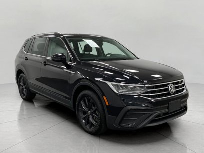 Used 2024 Volkswagen Tiguan SE w/ Panoramic Sunroof Package