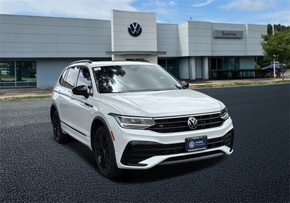 Certified 2022 Volkswagen Tiguan SE R-Line