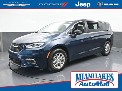 New 2025 Chrysler Pacifica Select