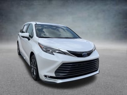 New 2025 Toyota Sienna Platinum