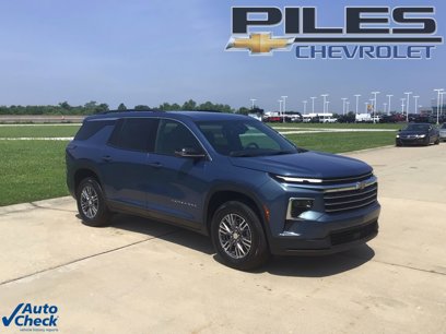 Used 2025 Chevrolet Traverse LT
